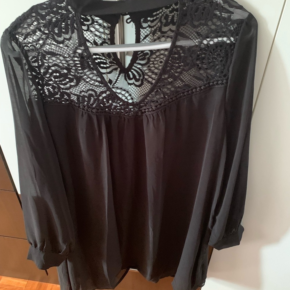 Dress with lace and neck color